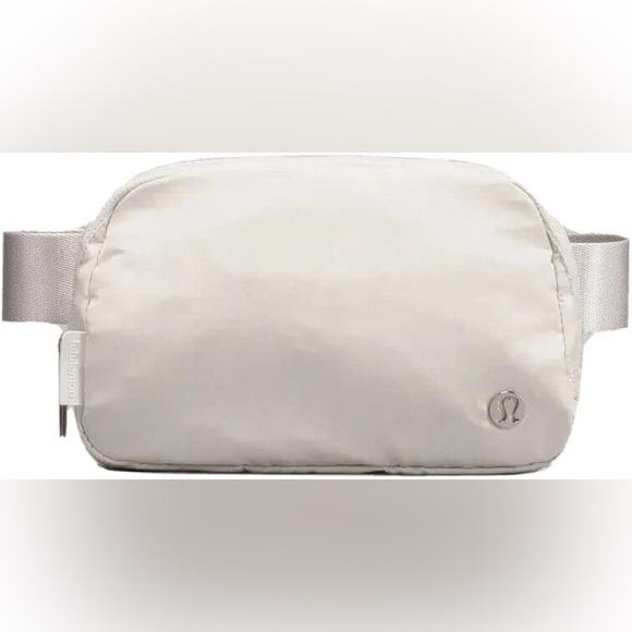 🤍White Opal🤍 Everywhere belt bag - Picture 1 of 3